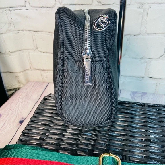 GUCCI crossbody bag from the beauty line with thick crossbody strap - Picture 4 of 12